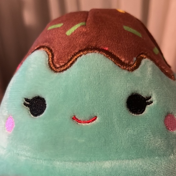Squishmallow Maya the Ice Cream New Food Squad - Picture 3 of 3